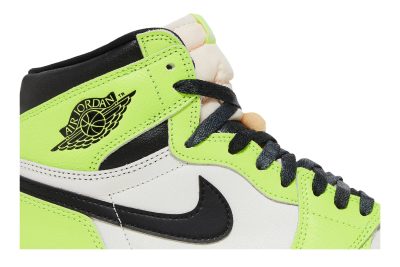 air-jordan-1-high-og-volt-555088-702-wpdvb-scaled-1