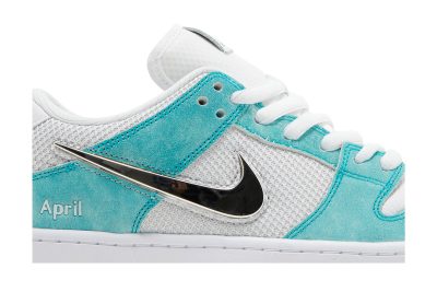 april-skateboards-x-nike-dunk-low-sb-turbo-green-fd2562-400-fla90