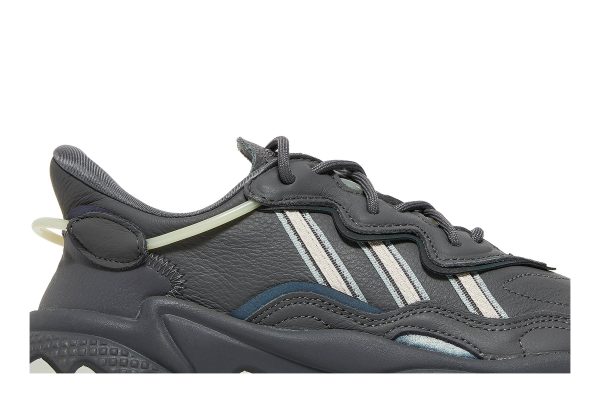 (W) adidas Ozweego ‘Grey Ash Silver’ EE5718