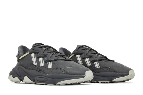 (W) adidas Ozweego ‘Grey Ash Silver’ EE5718